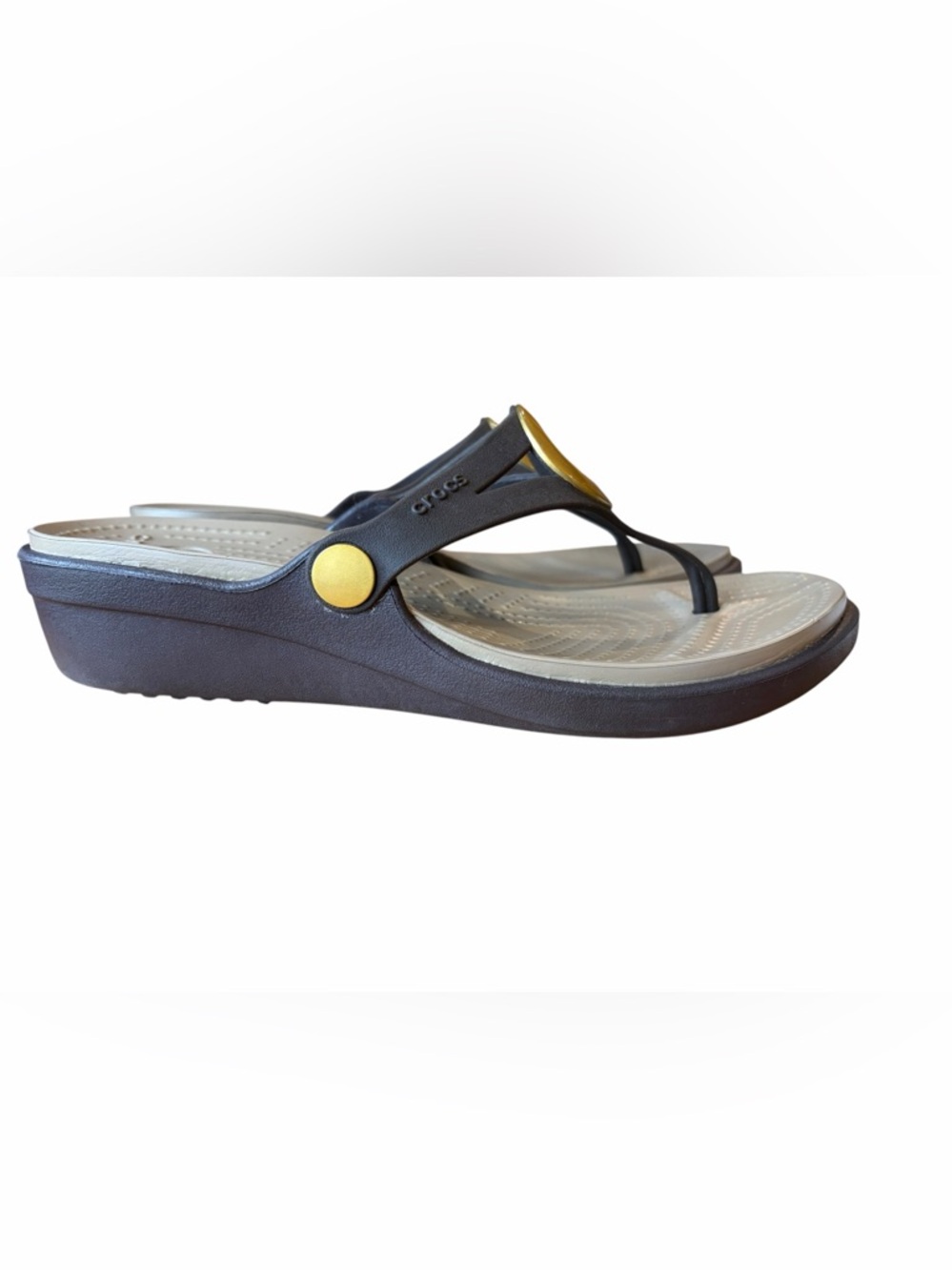 CROCS Brown Thong Sandal Wedge with Gold Beveled Circle - Picture 2 of 6